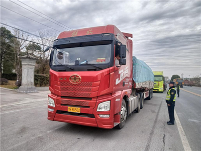 婺源縣交通運輸局 強化監管與服務，全力保障春運期間集裝箱道路運輸安全暢通